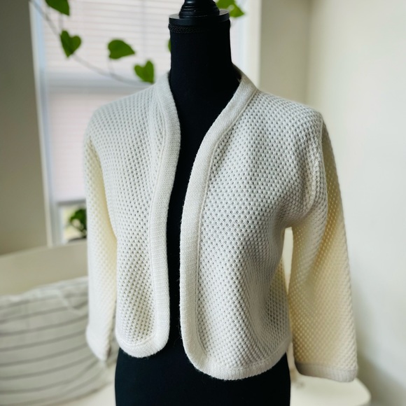 Cream Knit Shrug - Picture 2 of 3
